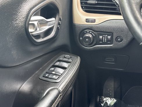 Used 2014 Jeep Cherokee Limited w/ Technology Group AWD/4WD image 11