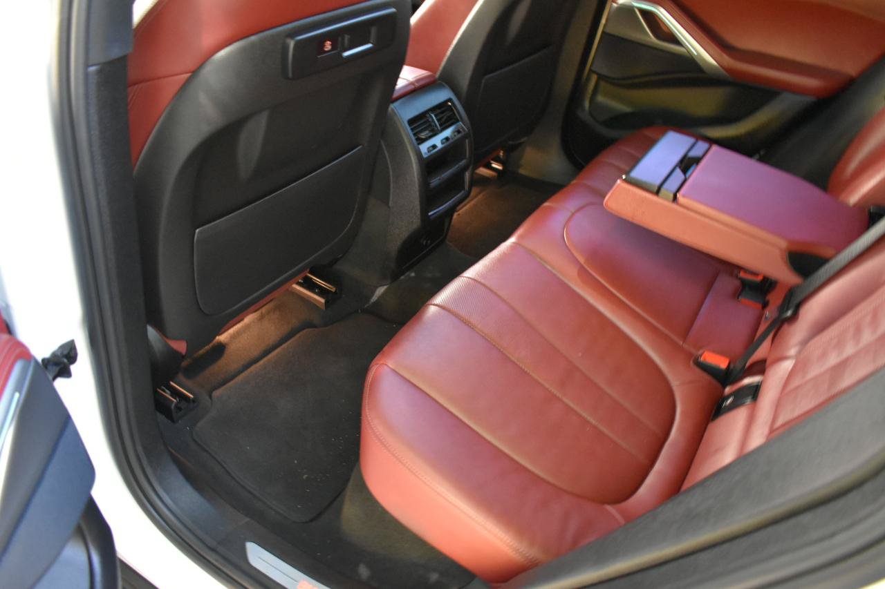 Used 2021 BMW X6 xDrive40i AWD/4WD image 25