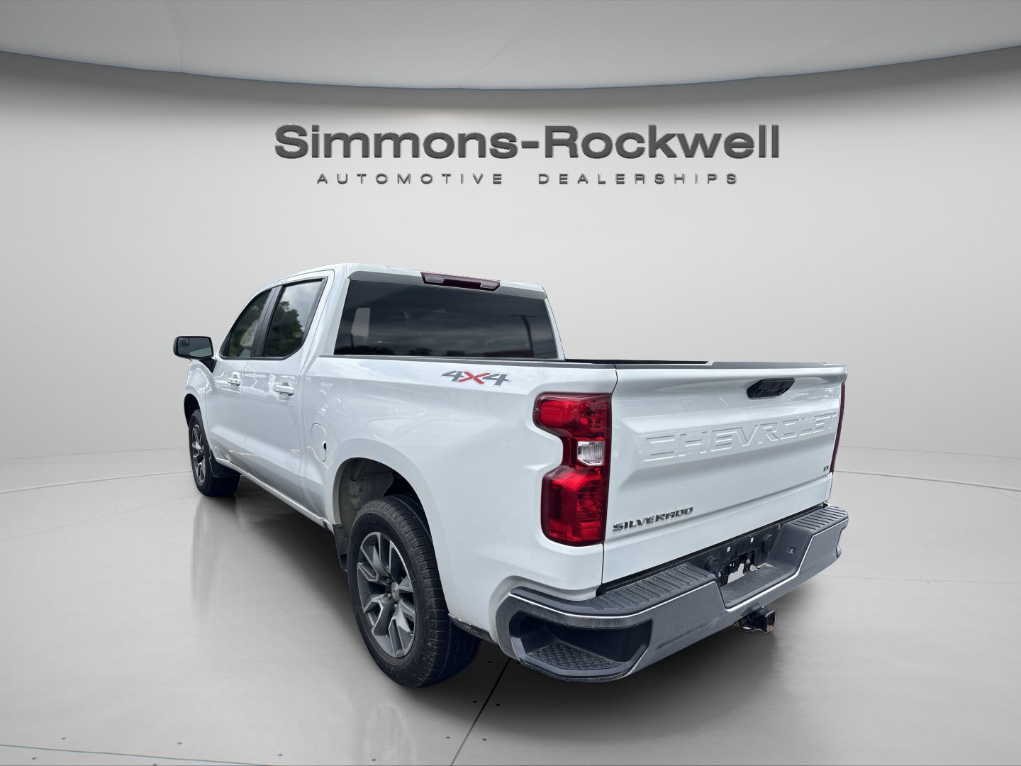 Used 2024 Chevrolet Silverado 1500 LT AWD/4WD image 2