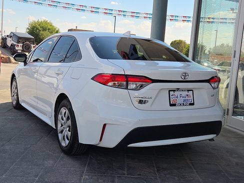 Used 2021 Toyota Corolla LE image 4