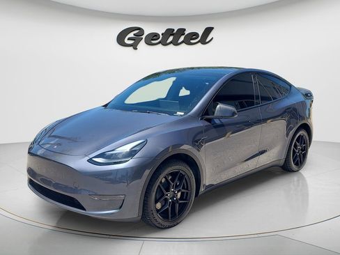 Used 2023 Tesla Model Y Long Range AWD/4WD image 1