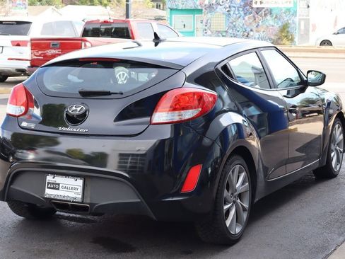 Used 2017 Hyundai Veloster image 5