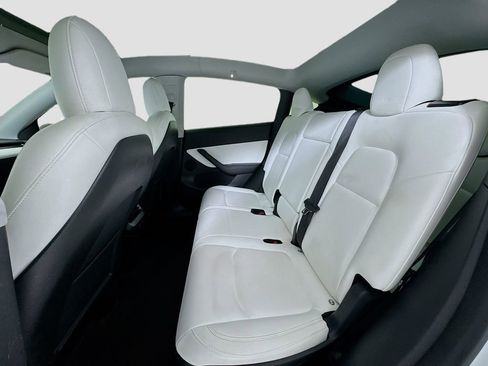 Used 2021 Tesla Model Y Long Range image 19
