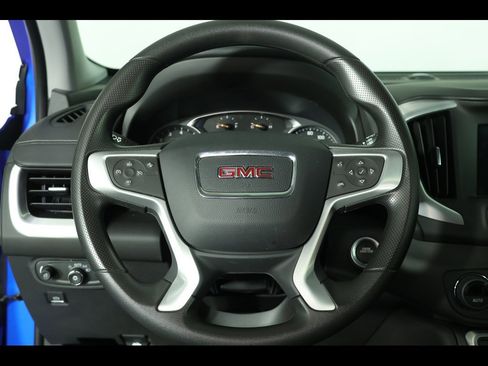 Used 2024 GMC Terrain SLE w/ Driver Convenience Package image 22