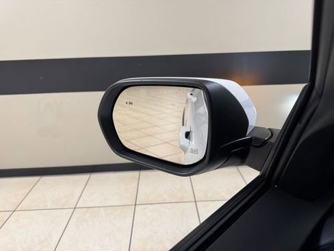 Used 2025 Chevrolet Equinox LT FWD image 17