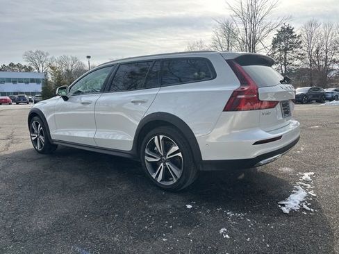 Certified 2025 Volvo V60 B5 Cross Country Plus image 6