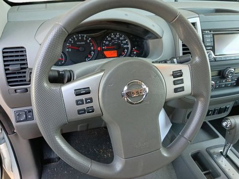 Used 2016 Nissan Frontier SV image 13