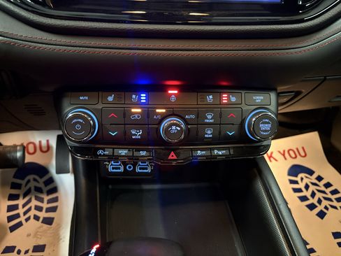 Used 2024 Dodge Durango GT RWD image 12