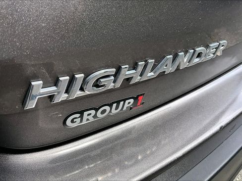 Used 2017 Toyota Highlander Limited Platinum w/ Carpet Mat Package AWD/4WD image 10