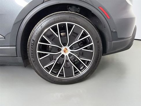 Used 2026 Porsche Macan Electric RWD image 12