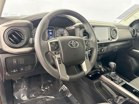 Certified 2022 Toyota Tacoma SR5 image 4