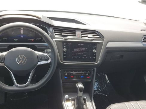 Certified 2023 Volkswagen Tiguan SE FWD image 20