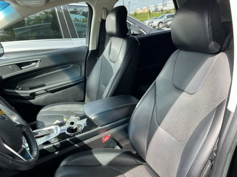 Used 2017 Ford Edge Titanium w/ Equipment Group 301A AWD/4WD image 11