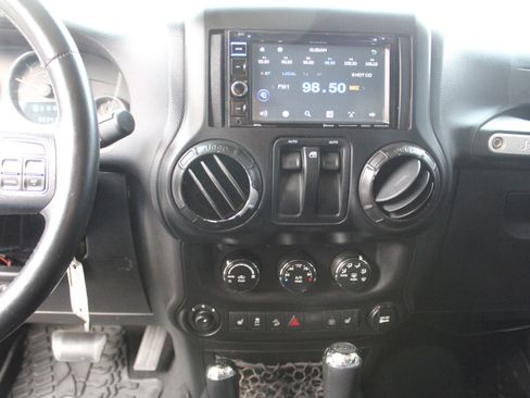 Used 2014 Jeep Wrangler Rubicon w/ Power Convenience Group image 33