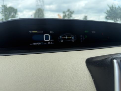 Used 2018 Toyota Prius Three w/ Advanced Technology Package FWD image 13