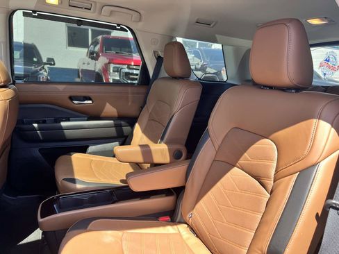 Used 2022 Nissan Pathfinder Platinum w/ Cargo Package image 21