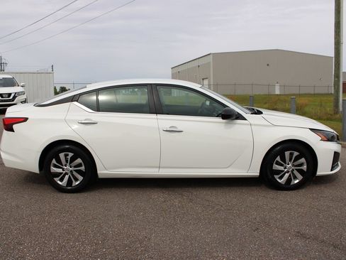Used 2024 Nissan Altima 2.5 S FWD image 18