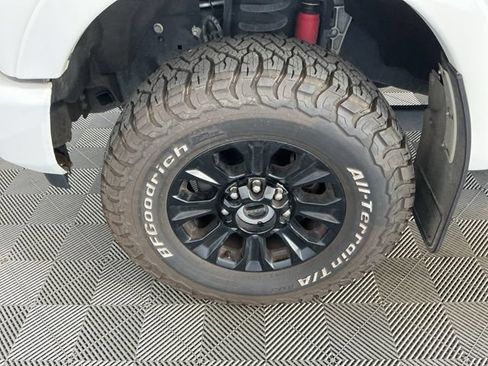 Certified 2022 Ford F350 Platinum w/ Tremor Off-Road Package AWD/4WD image 7