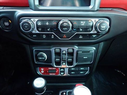 Used 2023 Jeep Gladiator Rubicon w/ Cold Weather Group AWD/4WD image 16