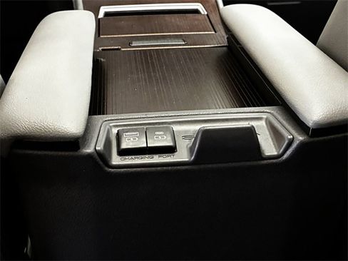 Used 2021 Toyota Sienna XLE image 24