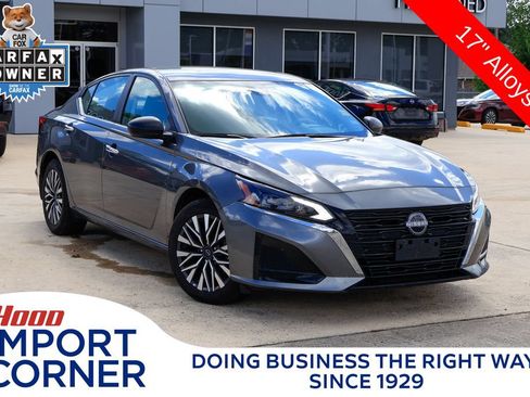 Used 2025 Nissan Altima 2.5 SV FWD image 1