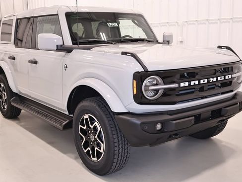 New 2026 Ford Bronco Outer Banks AWD/4WD image 2