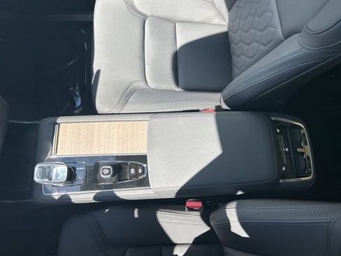 Certified 2025 Volvo XC90 B6 Plus AWD/4WD image 22