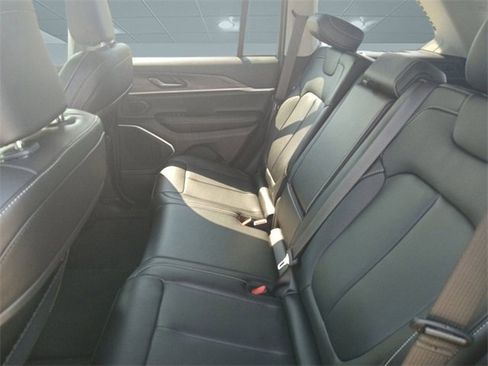 New 2023 Jeep Grand Cherokee Limited image 24