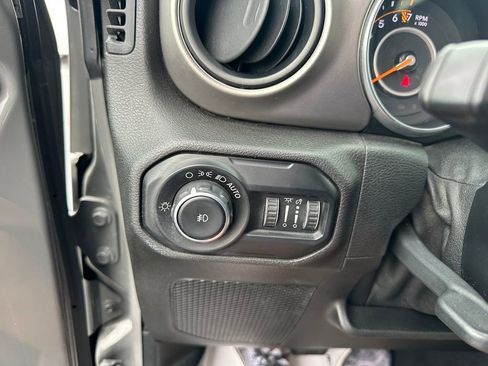 Used 2020 Jeep Wrangler Sport image 12