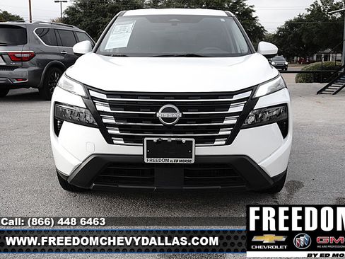 Used 2024 Nissan Rogue SV AWD/4WD image 2