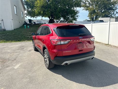 Used 2020 Ford Escape Titanium image 3