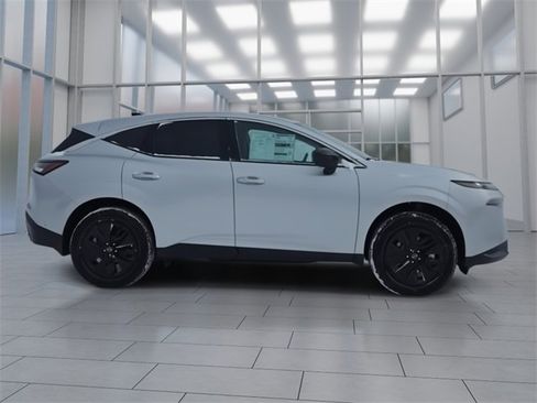 Certified 2025 Nissan Murano SV image 9