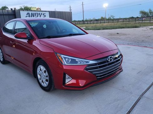 Used 2020 Hyundai Elantra SE w/ Winter Weather Package image 12