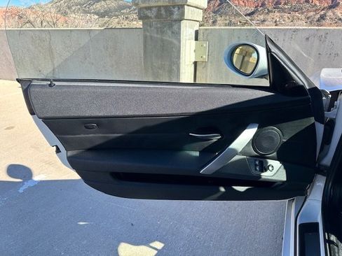 Used 2006 BMW Z4 3.0si image 11