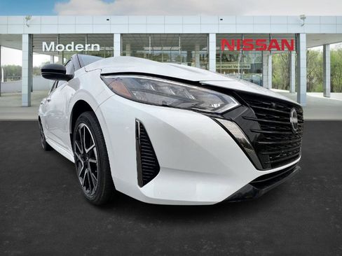 New 2025 Nissan Sentra SR image 16