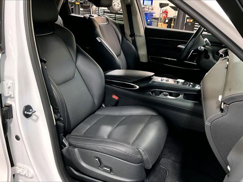 Used 2025 Genesis GV70 2.5T image 9