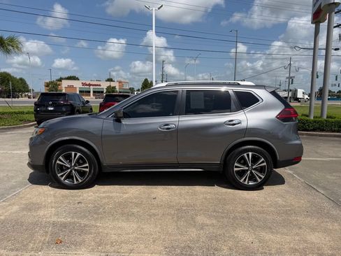Used 2020 Nissan Rogue SV w/ Premium Package FWD image 2