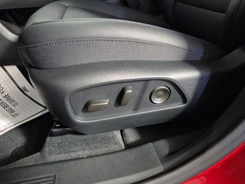 New 2026 Chevrolet Equinox LT w/ Convenience Package II FWD image 15