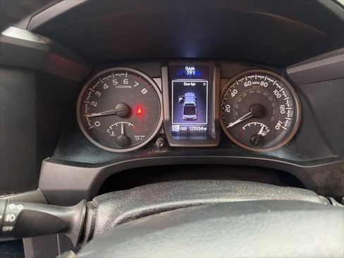 Used 2019 Toyota Tacoma TRD Off-Road image 7