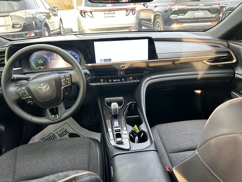 Used 2024 Toyota Crown XLE image 17