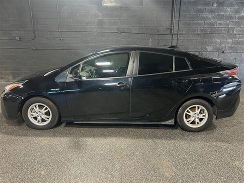 Used 2016 Toyota Prius Two image 2