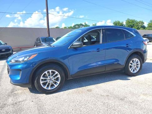 Used 2022 Ford Escape SE w/ Cold Weather Package AWD/4WD image 3