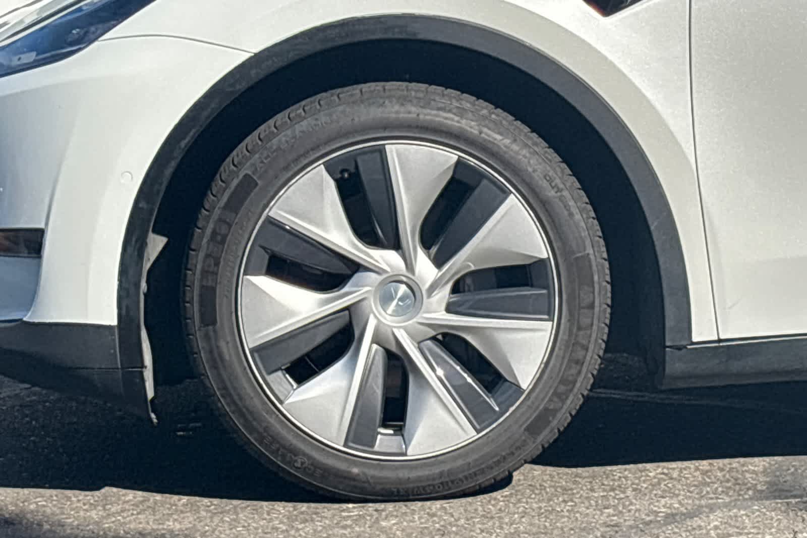 Used 2021 Tesla Model Y Long Range AWD/4WD image 11