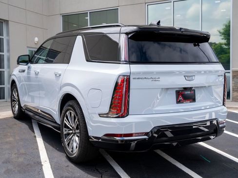 Used 2026 Cadillac Escalade IQL Sport 1 AWD/4WD image 18