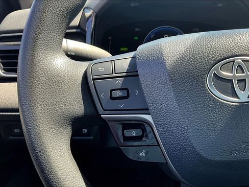 Used 2025 Toyota Camry LE FWD image 18