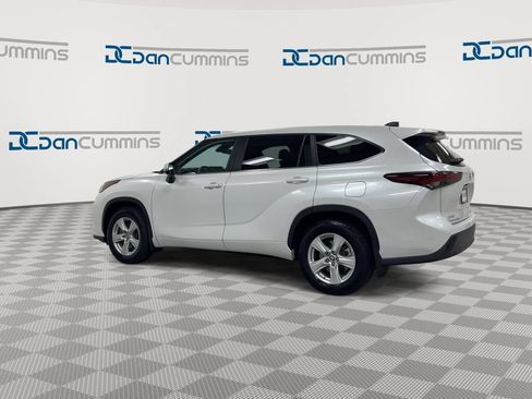 Used 2025 Toyota Highlander LE AWD/4WD image 6