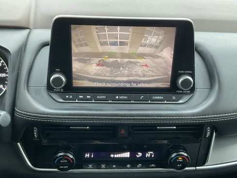 Used 2022 Nissan Rogue SV image 14