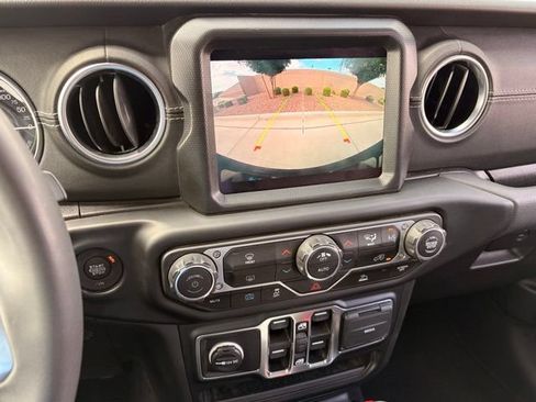Used 2023 Jeep Wrangler Unlimited Sahara AWD/4WD image 14
