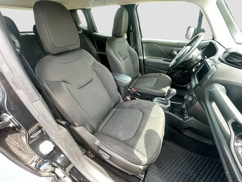 Used 2018 Jeep Renegade Altitude AWD/4WD image 28