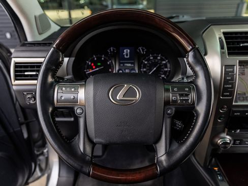Used 2018 Lexus GX 460 image 24